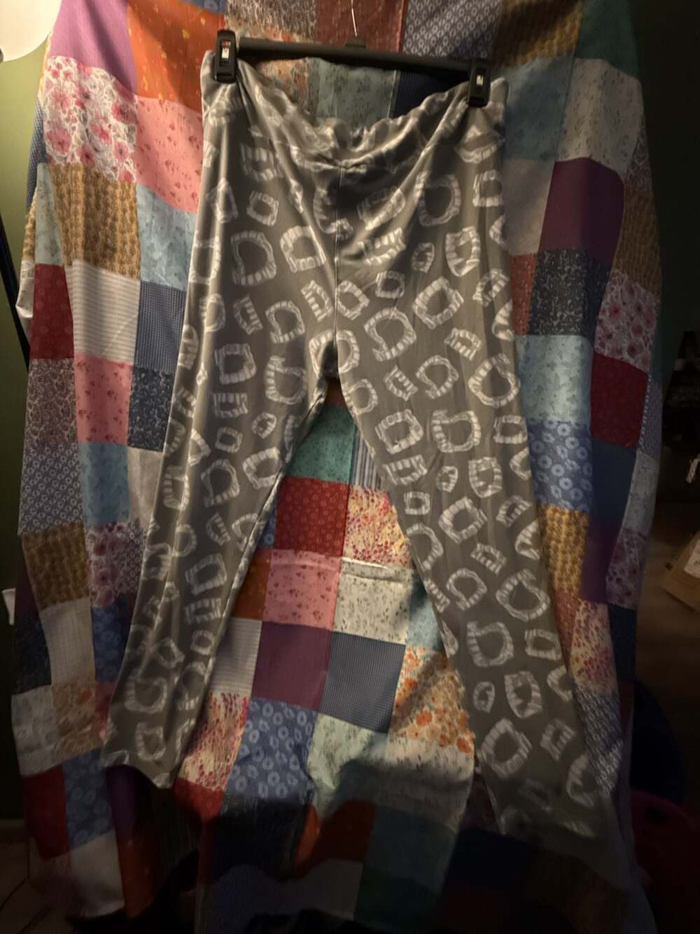 LuLaRoe Gray Vampire Teeth Halloween Leggings Size TC2